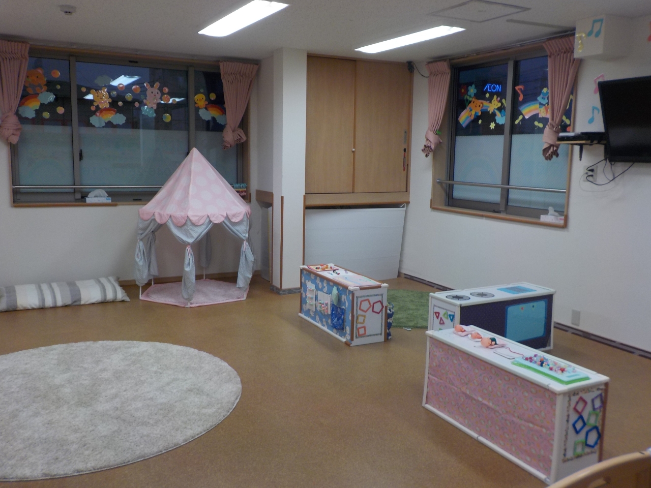 楽しい仕掛けがいっぱいの保育室（0・1歳児）