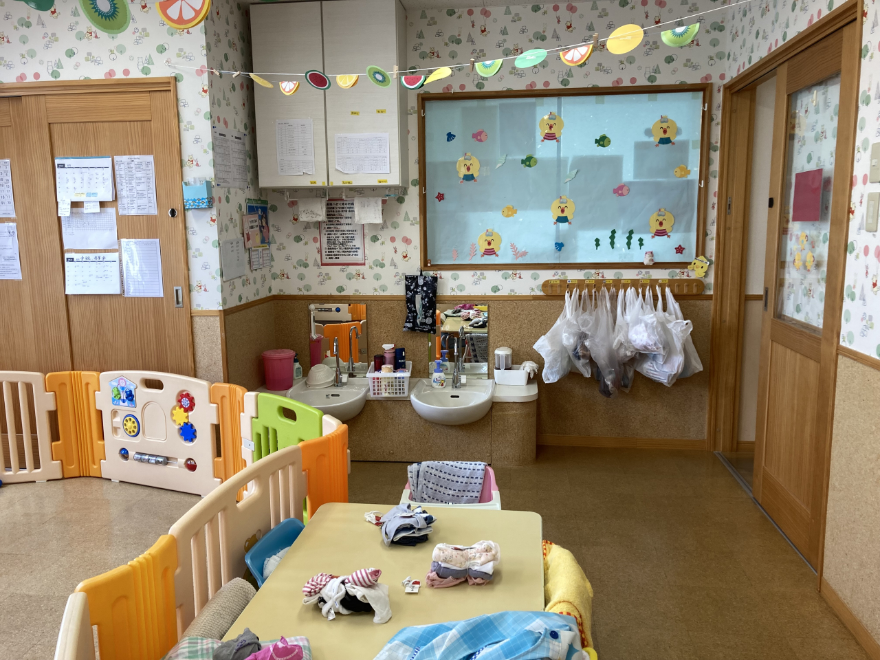 ０歳児ひよこ室内